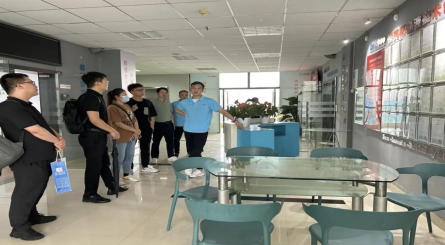 于走访中聆听 于服务中积累